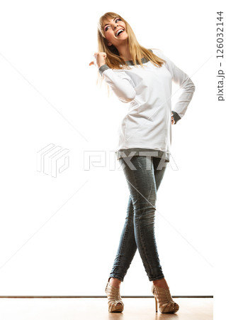 woman casual style showing copy space woman casual style showing copy space 126032144