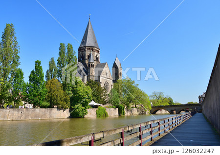 フランス、メッス。プロテスタント教会「タンプル・ヌフ」。2024年5月11日撮影。 126032247