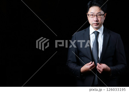 男性ビジネスパーソンの成功するイメージ 男性ビジネスパーソンの成功するイメージ 126033195