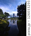 東京、浜離宮恩賜庭園から望むビル群 126033293