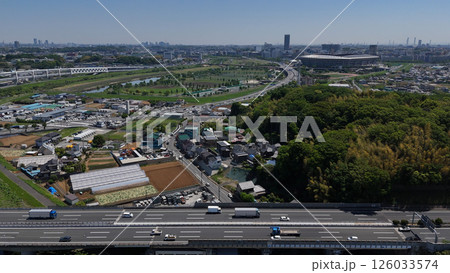 新横浜の街と第三京浜(空撮)- 神奈川県横浜市,日本 新横浜の街と第三京浜(空撮)- 神奈川県横浜市,日本 126033574