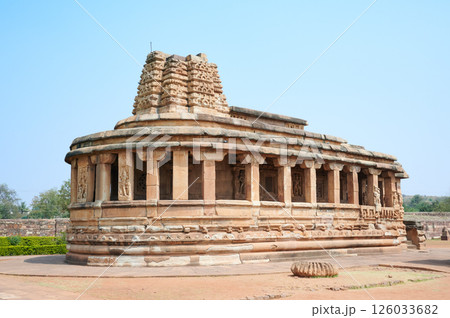 インドのカルナータカ州アイホーレにあるドゥルガー寺院 インドのカルナータカ州アイホーレにあるドゥルガー寺院 126033682