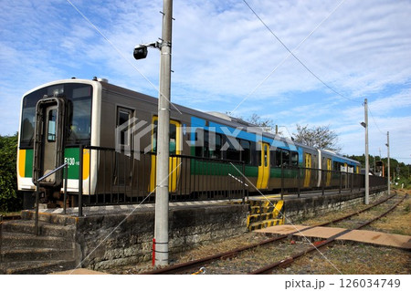 久留里線の風景　上総亀山駅（E130系気動車） 126034749