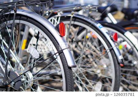 駐輪場の自転車たち 126035781