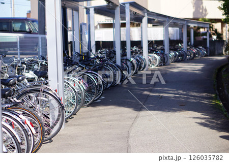 駐輪場の自転車たち 126035782