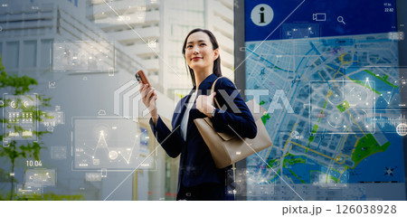スマホを使う女性ビジネスパーソンとビジネスデータのコンセプト 126038928