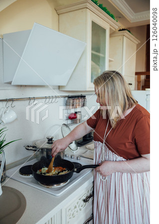 Blonde Housewife Preparing Meals In Kitchen For Lunch Blonde Housewife Preparing Meals In Kitchen For Lunch 126040098