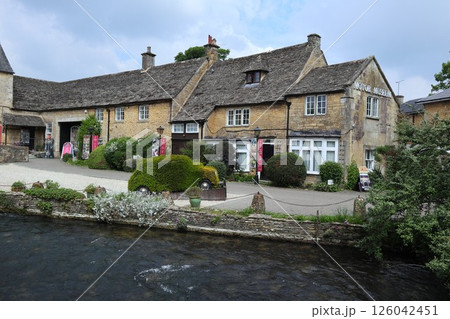 コッツウォルズ地方ボートン・オン・ザ・ウォーター 126042451
