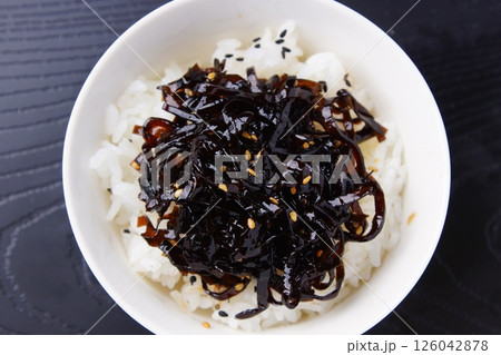 ごま昆布とご飯 126042878