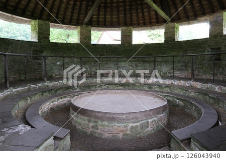 ウェールズ、セント・ファガンズ歴史村の闘鶏場 126043940