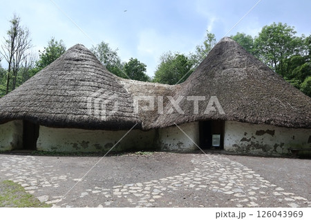 ウェールズ、セント・ファガンズ歴史村、石器時代の建物 126043969