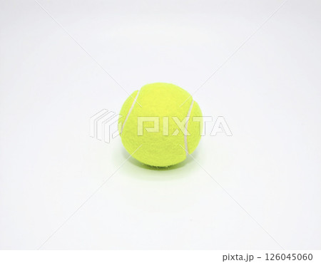 シンプルなテニスボール 126045060