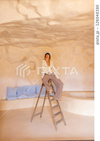 Dreamy moment in a Sicilian cave home 126048380