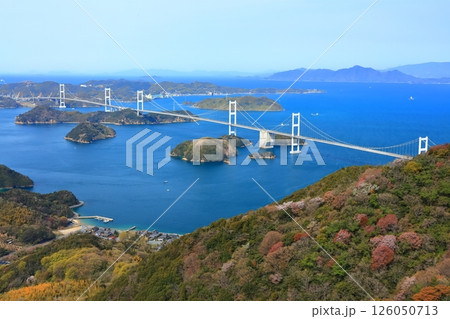 【愛媛県】桜咲く春の亀老山展望台から眺めた来島海峡大橋(しまなみ海道) 【愛媛県】桜咲く春の亀老山展望台から眺めた来島海峡大橋(しまなみ海道) 126050713