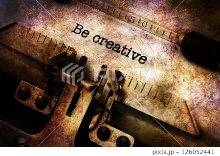 Be creative text on typewriter 126052441
