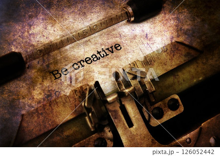 Be creative text on typewriter 126052442