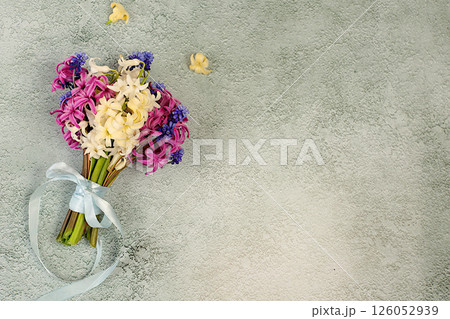 Beautiful bouquet of white hyacinth and muscari. Abstract flower arrangement for screen and design template. Spring greeting card, elegant beauty concept, gift for loved ones Beautiful bouquet of white hyacinth and muscari. Abstract flower arrangement for screen and design template. Spring greeting card, elegant beauty concept, gift for loved ones 126052939