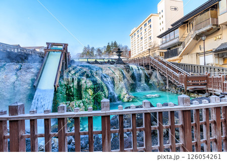 群馬県 吾妻郡草津町 朝の草津温泉湯畑 湯滝 群馬県 吾妻郡草津町 朝の草津温泉湯畑 湯滝 126054261