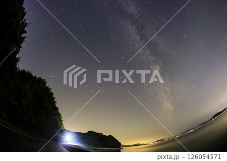 瀬戸内の秋の星空 西に傾く天の川 瀬戸内の秋の星空 西に傾く天の川 126054571