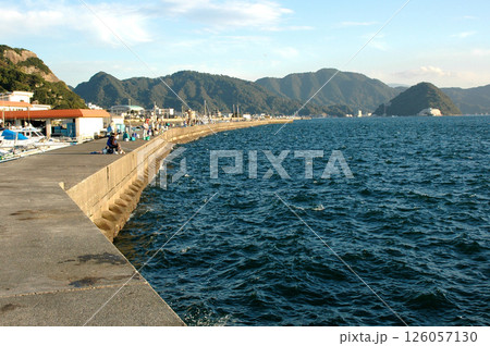釣りができた頃の、沼津市静浦堤防の釣り景色 126057130