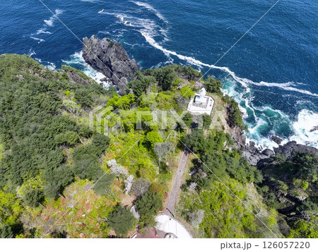 空撮「岩手県」130mの断崖に建つ白亜の黒崎灯台　岩手県 126057220