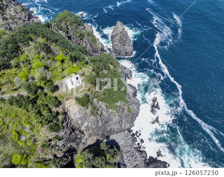 空撮「岩手県」130mの断崖に建つ白亜の黒崎灯台　岩手県 126057230