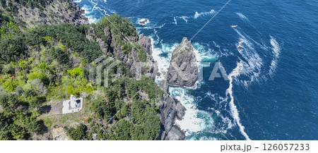 空撮「岩手県」130mの断崖に建つ白亜の黒崎灯台　岩手県 126057233