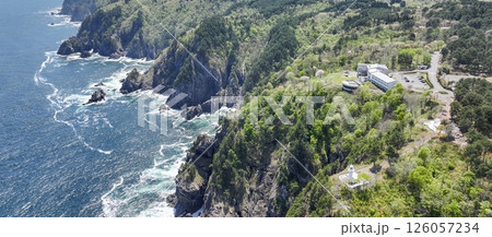 空撮「岩手県」130mの断崖に建つ白亜の黒崎灯台　岩手県 126057234