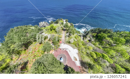 空撮「岩手県」130mの断崖に建つ白亜の黒崎灯台　岩手県 126057241