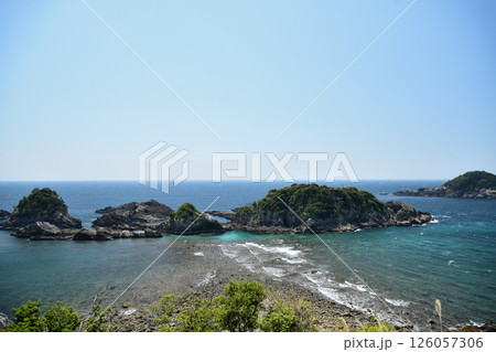 恋人岬と婦夫波　【和歌山県すさみ町】 126057306