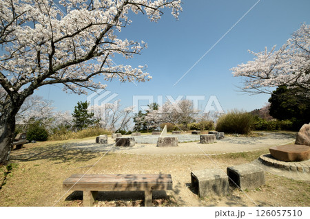 二上山(雌岳山頂) 【奈良県葛城市・大阪府太子町】 二上山(雌岳山頂) 【奈良県葛城市・大阪府太子町】 126057510