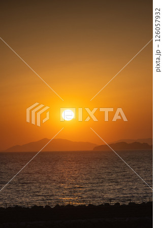 海に沈む夕日 海に沈む夕日 126057932