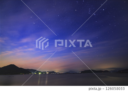 瀬戸内の秋の星景 明け空に昇るオリオン座 瀬戸内の秋の星景 明け空に昇るオリオン座 126058033