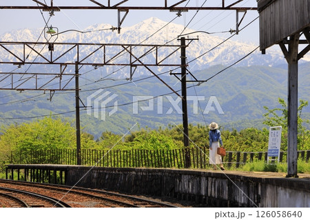 立山連峰の見える駅 126058640