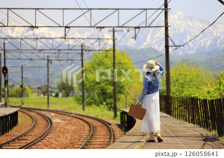 立山連峰の見える駅 126058641