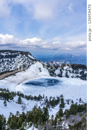 一切経山から残雪の魔女の瞳 一切経山から残雪の魔女の瞳 126059478