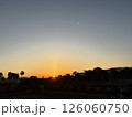 もうすぐ朝日がのぼる 126060750