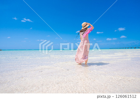 【南国リゾート】青い空とどこまでも続く砂紋のビーチ 【南国リゾート】青い空とどこまでも続く砂紋のビーチ 126061512