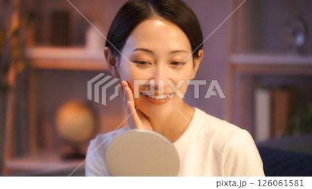 女性　スキンケア 126061581