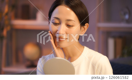 女性　スキンケア 126061582