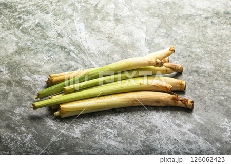 Green organic lemongrass stem heap 126062423