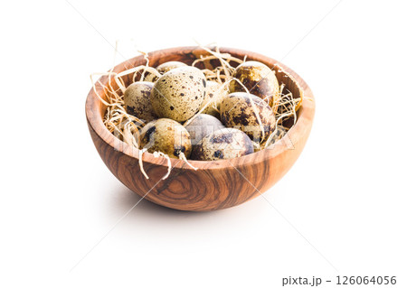 Spotted quail eggs in bowl isolated on white background. 126064056