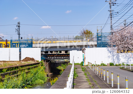 小川をまたぐ鉄道高架橋工事 東京都 東村山駅周辺 2025.04 a-1 小川をまたぐ鉄道高架橋工事 東京都 東村山駅周辺 2025.04 a-1 126064332
