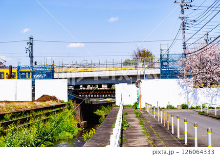 小川をまたぐ鉄道高架橋工事 東京都 東村山駅周辺 2025.04 a-2 高彩度コントラスト 小川をまたぐ鉄道高架橋工事 東京都 東村山駅周辺 2025.04 a-2 高彩度コントラスト 126064333