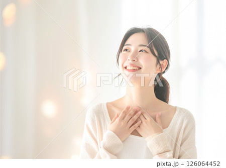幸福感を感じている女性 126064452