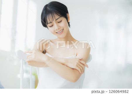 若い女性のビューティーイメージ 126064982