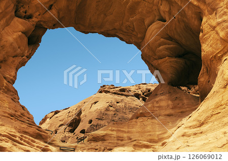 Arch in the rock. Timna park, Israel 126069012