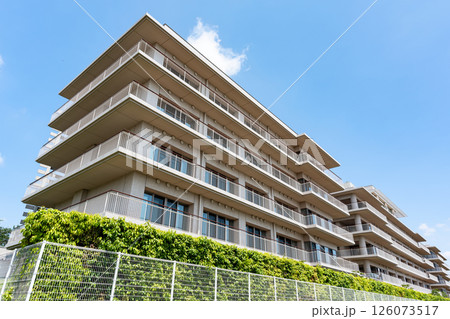 よみうりランド慶友病院　春の青空　東京都稲城市矢野口 126073517