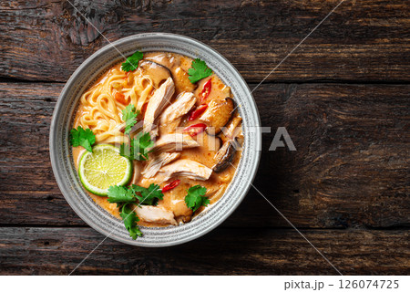 Spicy Thai Noodle Chicken Soup. Khao Soi 126074725
