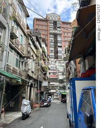 台北の裏通り 126075257